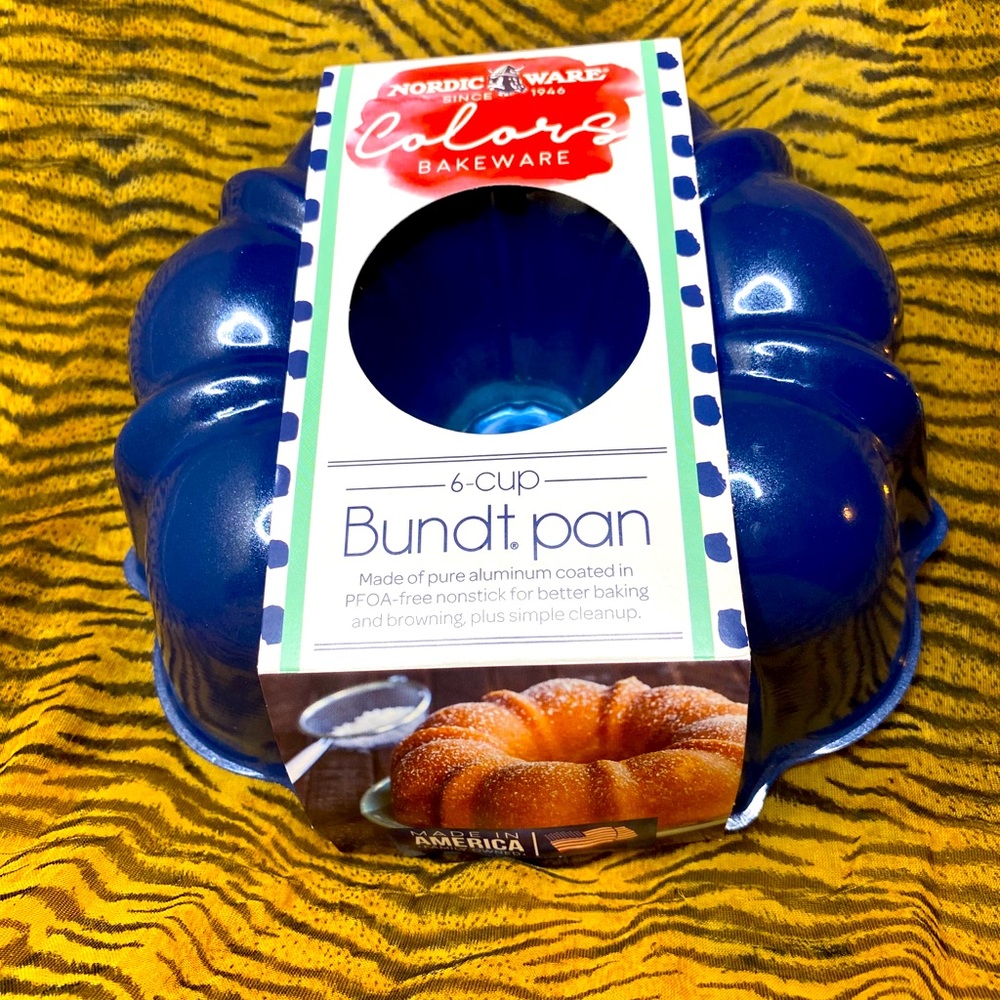 🤩Nordic Ware Bundt Pan 6 Cup Blue